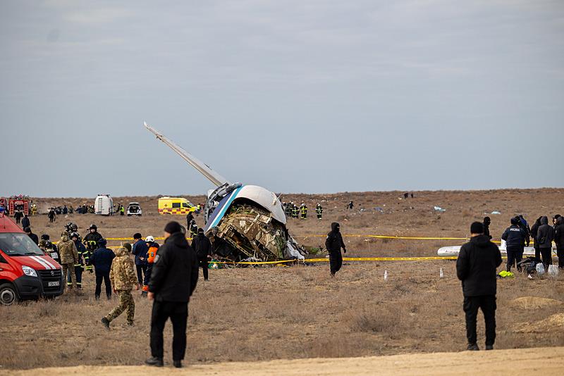 Kazakistan'ın Aktau kenti yakınlarında düşen Azerbaycan Havayolu Şirketi'ne (AZAL) ait yolcu uçağında 25 kişinin kurtulduğu bildirildi. Kazakistan Acil Durumlar Bakanlığından yapılan açıklamada, düşen yolcu uçağında 67 yolcu ve 5 kişilik mürettebatın bulunduğu belirtildi, AA