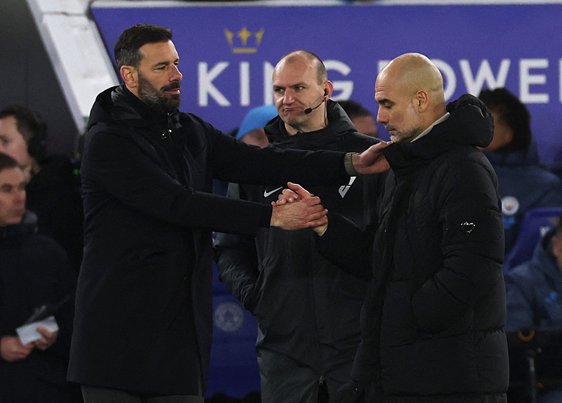 Pe Guardiola ve Ruud van Nistelrooy (REUTERS)