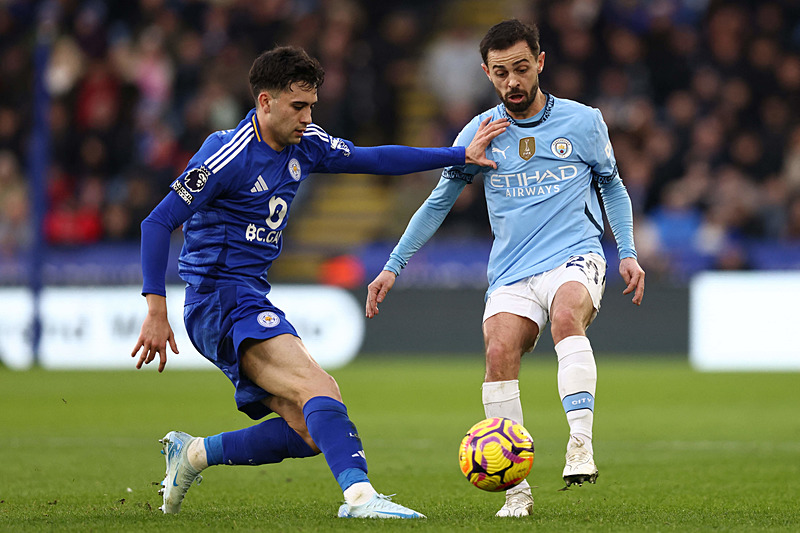 Bernardo Silva ve Facundo Buonanotte (AFP)