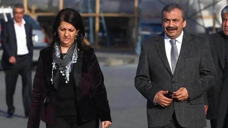 DEM'li Pervin Buldan ve Sırrı Süreyye Önder, İmralı'da Öcalan'la görüştü (Takvim.com.tr)