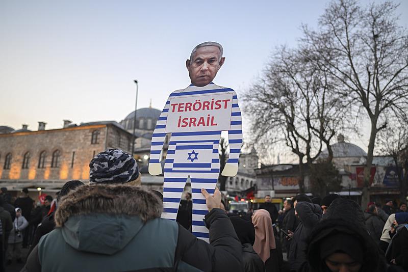 Galata'da katil Netanyahu protesto edildi (AA)