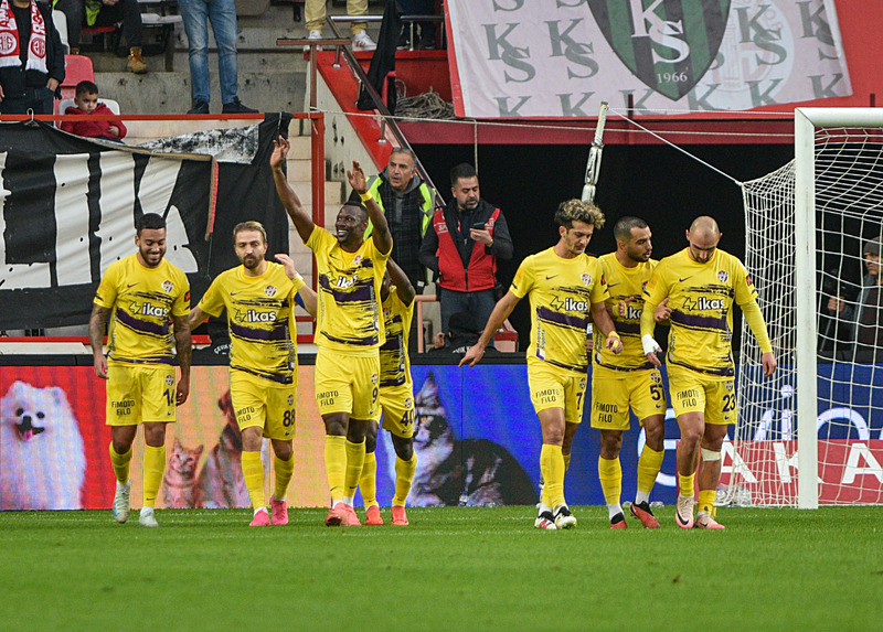 Eyüpspor Antalyaspor karşısında 4-1'lik galibiyetle 3 puana uzandı (DHA)