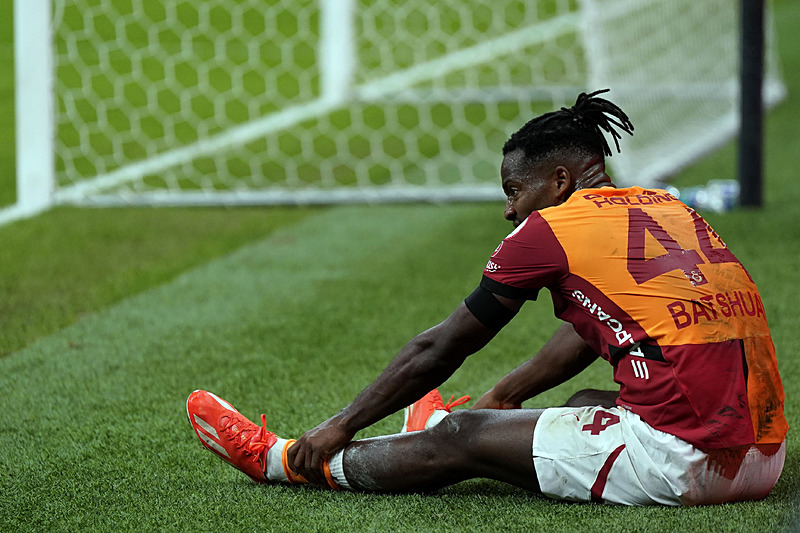 Michy Batshuayi kaçırdığı gol sonrası üzüntü yaşadı (İHA)