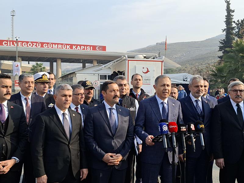 İçişleri Bakanı Ali Yerlikaya Hatay'daki Cilvegözü Sınır Kapısı'nda açıklamalarda bulundu (Fotoğraf: DHA)