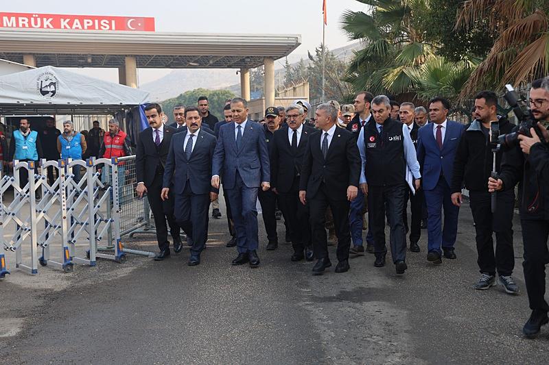 İçişleri Bakanı Ali Yerlikaya Hatay'daki Cilvegözü Sınır Kapısı'nda açıklamalarda bulundu (Fotoğraf: İHA)