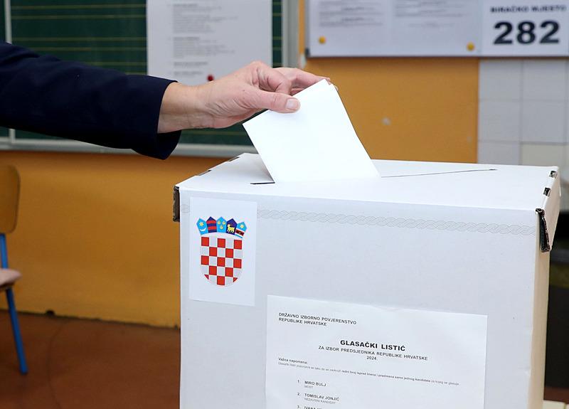 Hırvatistan'da seçimin ilk turu, AA