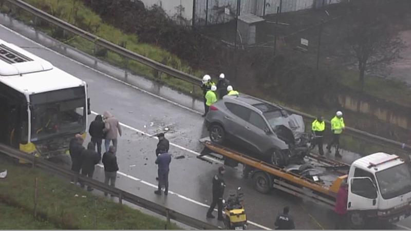 İstanbul Sancaktepe'de İETT otobüsü ile cip çarpıştı: 1 ölü. (DHA)