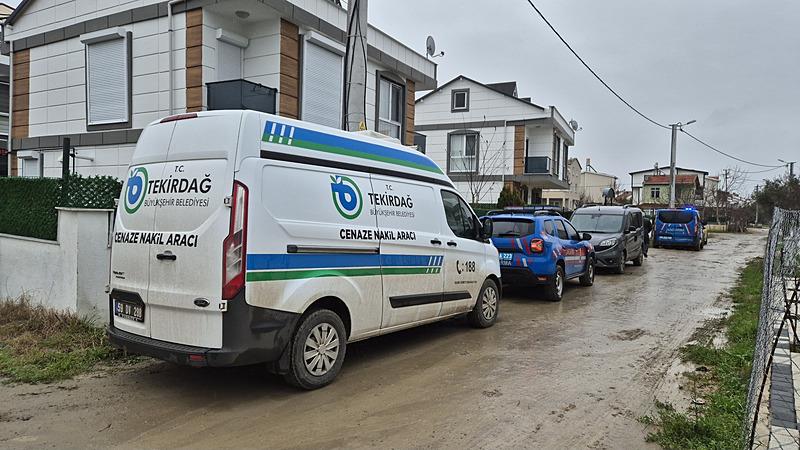 Tekirdağ'ın Marmaraeğrelisi ilçesinde villada anne ile kızı silahla vurulmuş halde ölü, baba ise ağır yaralı olarak bulund (DHA)