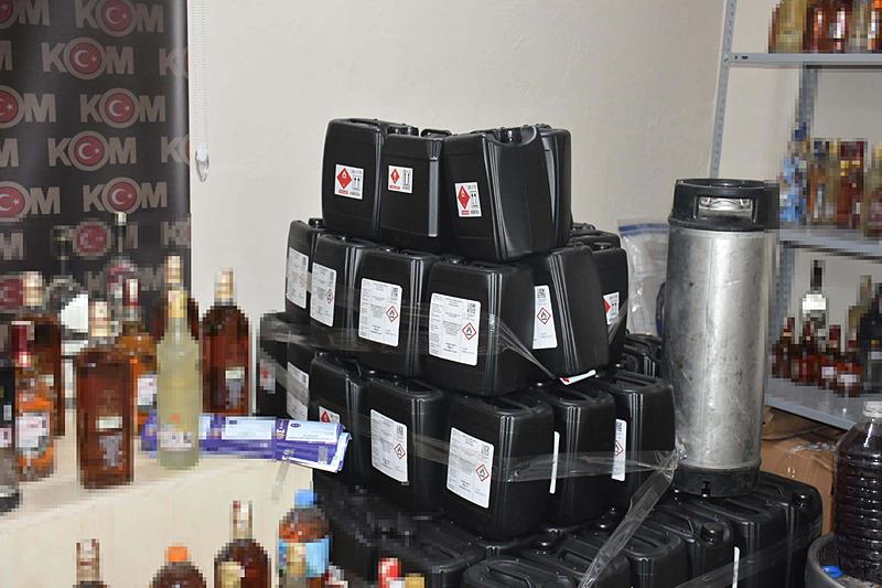 Sahte içki üreten şahıslara yönelik operasyonlar sürüyor (Takvim.com.tr Arşiv)