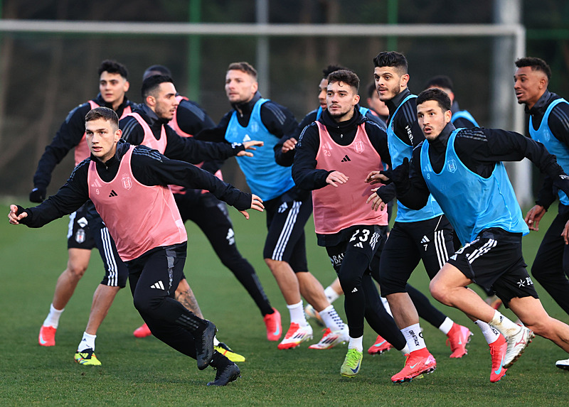 Beşiktaş'ta 4 futbolcu sakatlıkları nedeniyle forma giyemeyecek (İHA)