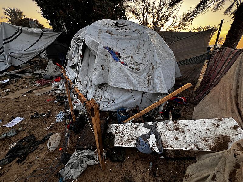 İşgalci İsrail Gazze'de bir aileyi daha yok etti (Fotoğraf: AA)