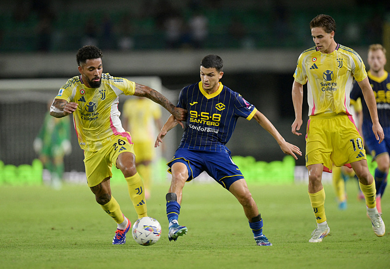 Douglas Luiz (REUTERS)