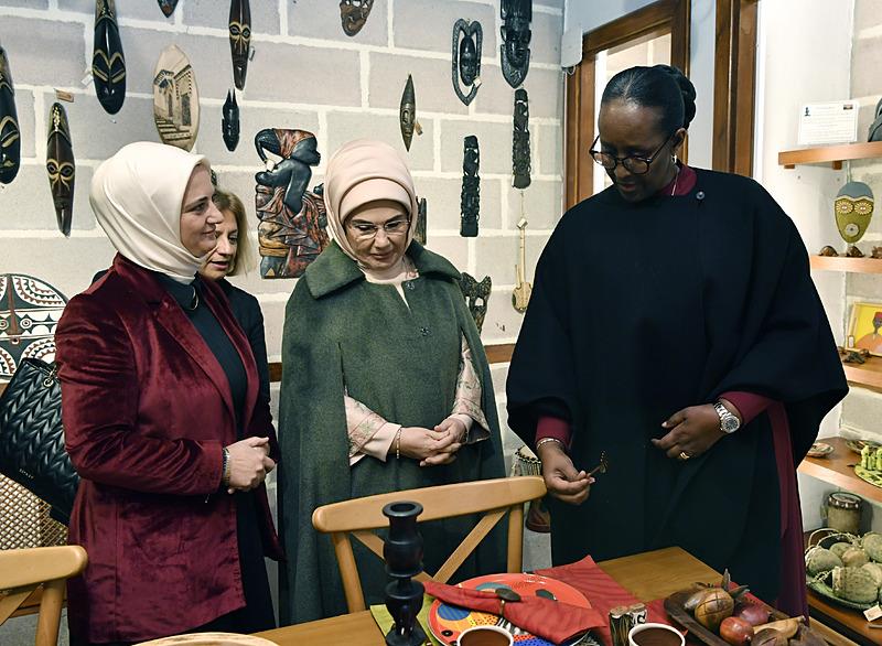 EMİNE ERDOĞAN, RUANDA CUMHURBAŞKANI'NIN EŞİ JEANNETTE KAGAME İLE BİR ARAYA GELDİ. (FOTOĞRAF: İHA)