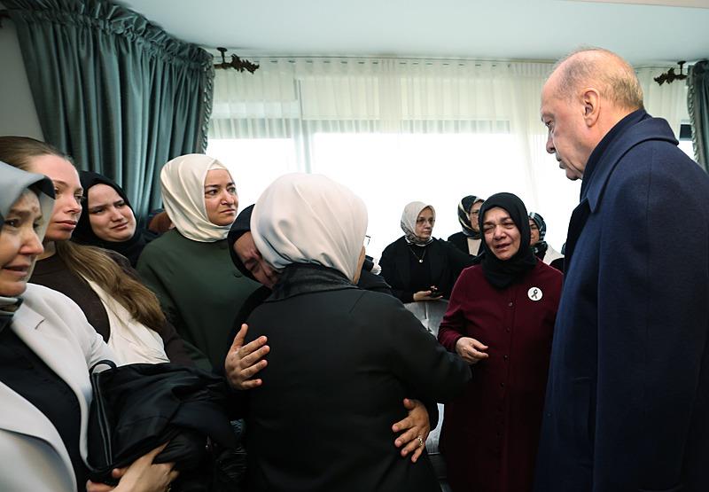Başkan Erdoğan, Kartalkaya'daki yangında hayatını kaybeden Gültekin'in ailesini ziyaret etti (Fotoğraf: AA)