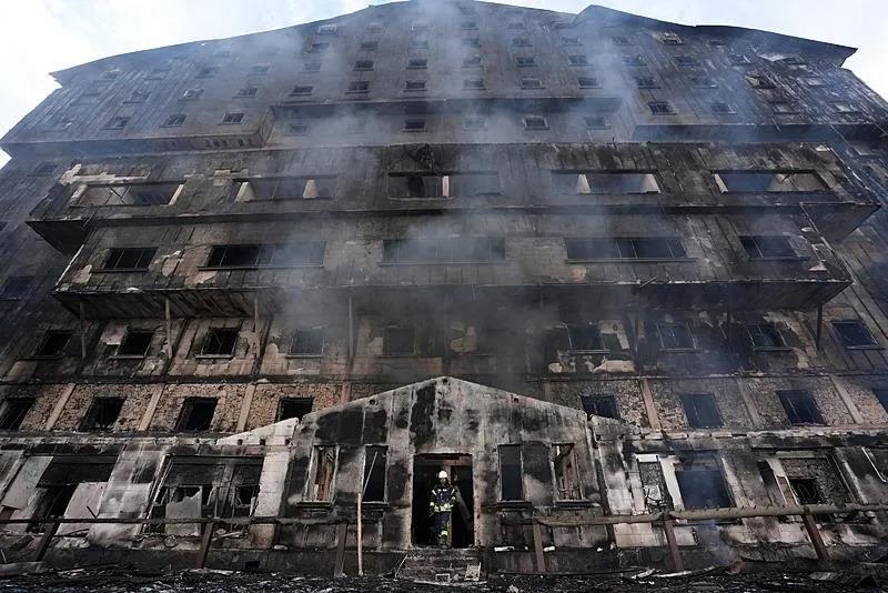 Yangından kurtulan otel personeli: İnsanlar çocuklarını hayatta kalabilsin diye aşağıya atmak zorunda kaldı. (Fotoğraf: takvim.com.tr foto arşiv)