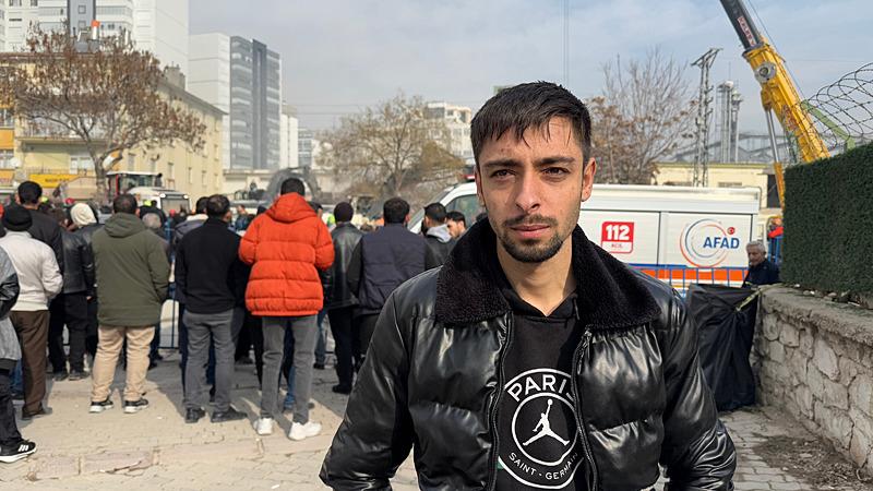 Duyarlılığıyla komşularının hayatını kurtaran Muhammed Hasan. (AA)