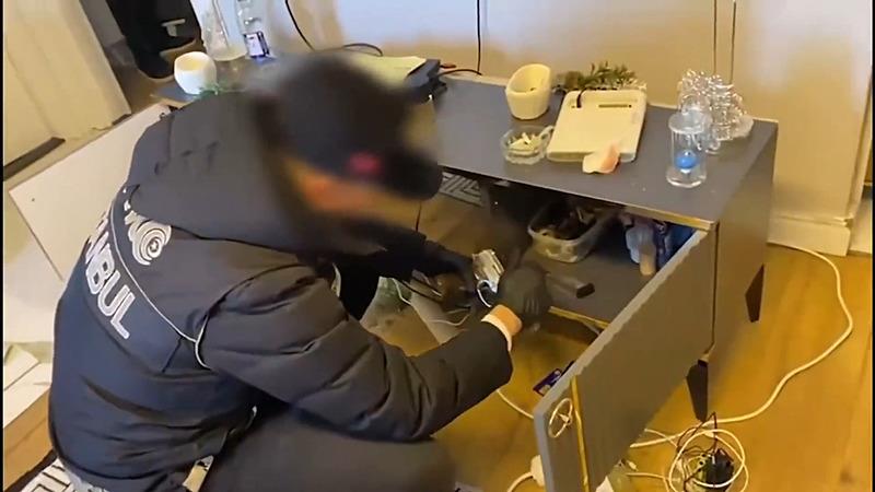 Narkokapan-10 operasyonunda  213 şüpheli yakalandı, 25 kilogram bonzai, bin 260 adet uyuşturucu hap ele geçirildi. (DHA)