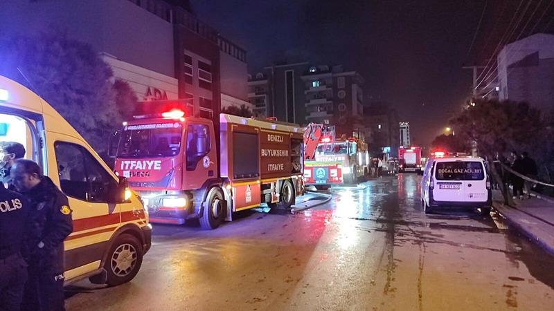Denizli'nin Pamukkale ilçesinde, 7 katlı bir binada yangın çıktı. (Fotoğraf: DHA)
