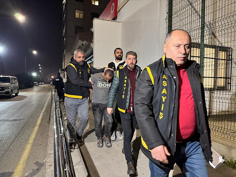 Hırsızın 3 gün boyunca AVM'nin havalandırma boşluğunda saklandığı tespit edildi. (İHA)