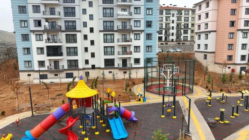 MALATYA GELİNCİKTEPE’DE HAK SAHİPLERİ YENİ YUVALARINA KAVUŞUYOR.