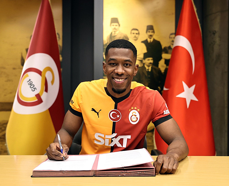 Carlos Cuesta Galatasaray formasını giydi (Galatasaray X Hesabı)