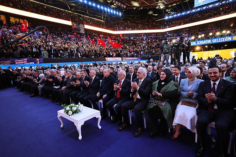 AK Parti İstanbul 8. Olağan İl Kongresi Başkan Erdoğan'ın katılımıyla gerçekleşti (AA)