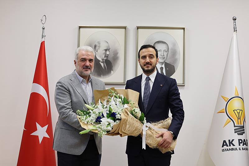 AK Parti İstanbul 8. Olağan İl Kongresi'nde İstanbul İl Başkanı seçilen Abdullah Özdemir, yapılan devir teslim töreniyle yeni görevine başladı (Fotoğraf: DHA)