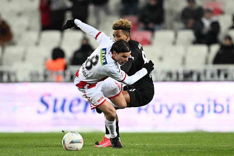 Gedson Fernandes maçı tamamlayamadı. (AA)