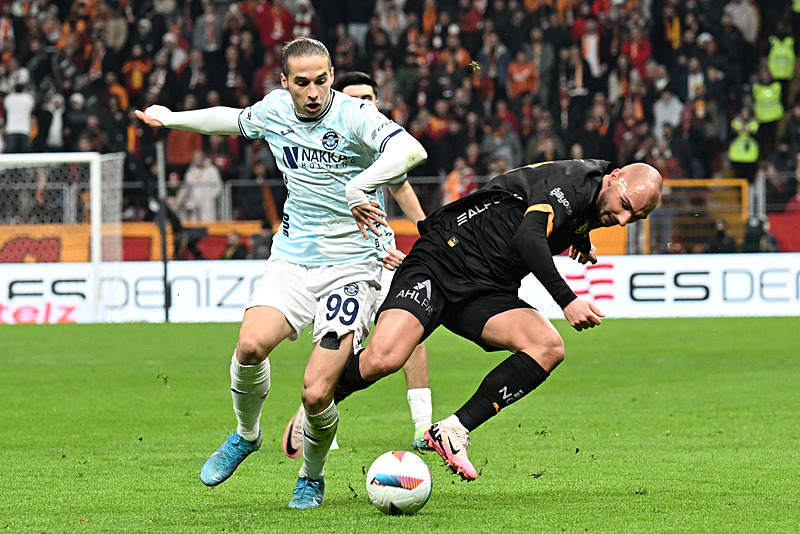 Adana Demirspor'un sahadan çekilmesi Avrupa gündemine oturdu (AA)