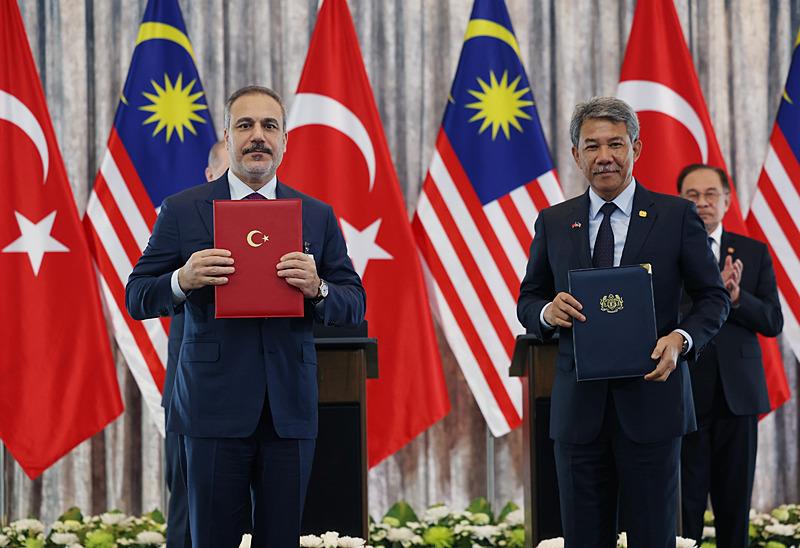 Türkiye ile Malezya arasında 11 anlaşma imzalandı. (AA)