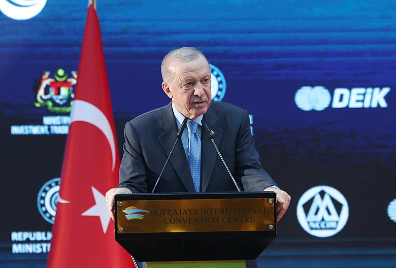 Başkan Malezya'da düzenlenen, Malezya-Türkiye İş Forumu kapanış programına katılarak konuşma yaptı (Fotoğraf: AA)