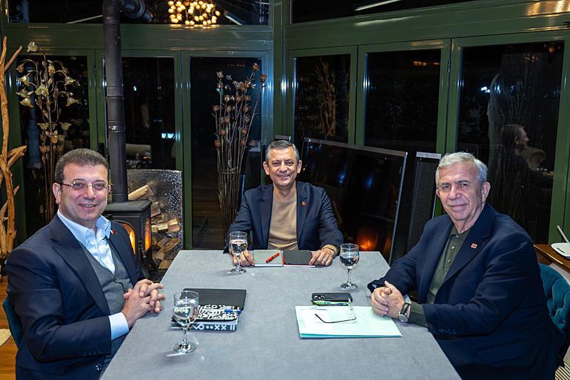 CHP'nin 3'lü masası gerilimlere sahne oldu! Mansur Yavaş rest çekti İmamoğlu salonu terk etti (Takvim.com.tr)