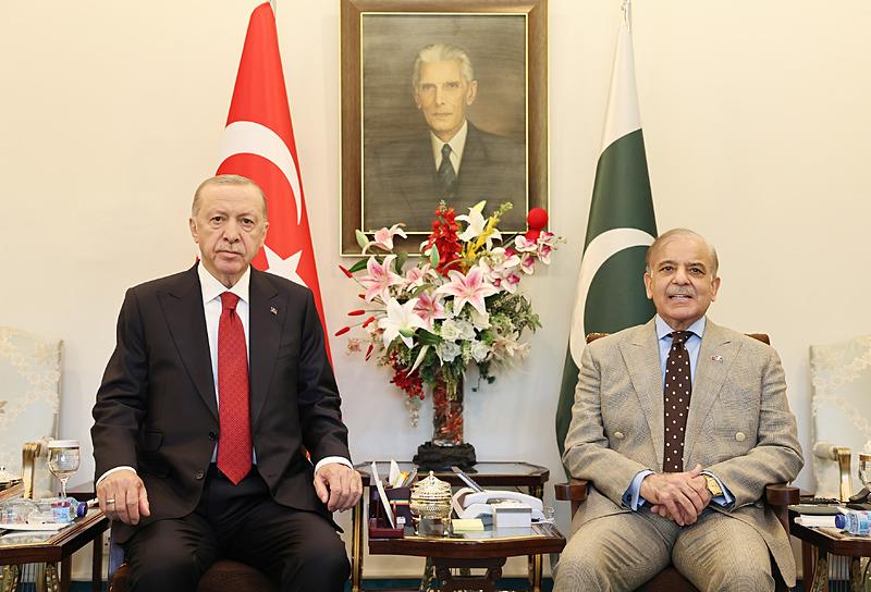 Başkan Erdoğan ve Pakistan Başbakanı Şahbaz Şerif (Fotoğraf: AA)