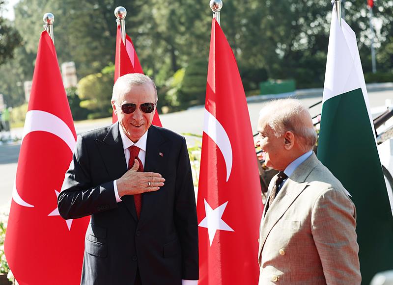 Başkan Erdoğan ve Pakistan Başbakanı Şahbaz Şerif (Fotoğraf: AA)