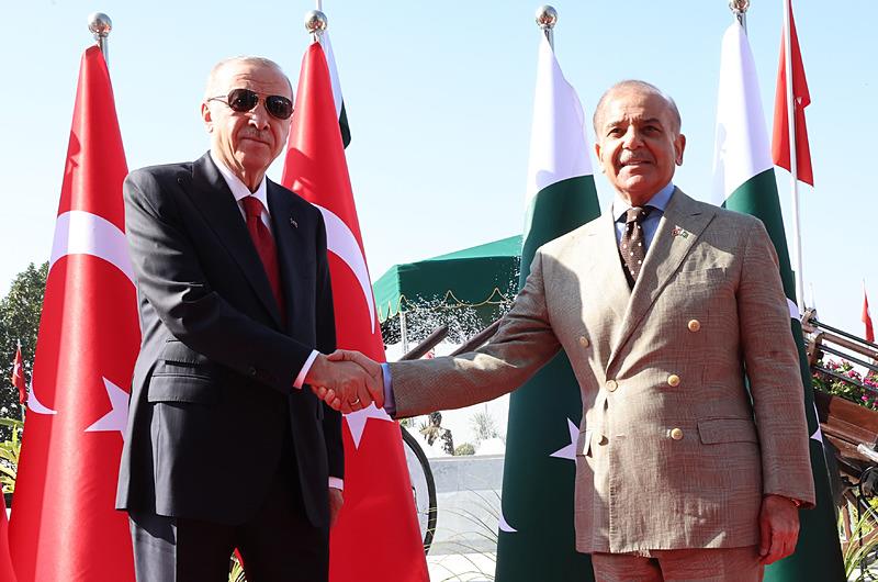 Başkan Erdoğan ve Pakistan Başbakanı Şahbaz Şerif (Fotoğraf: AA)