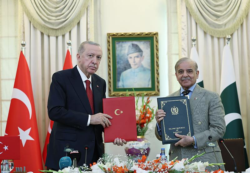 Başkan Erdoğan ve Pakistan Başbakanı Şahbaz Şerif (Fotoğraf: AA)