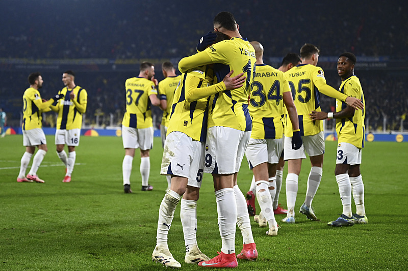 Fenerbahçe Anderlecht'i 3-0 yenerek rövanş turu için avantaj yakaladı (AA)