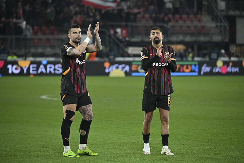 Galatasaray, AZ Alkmaar'a 4-1 yenilerek tur şansını zora soktu (AA)