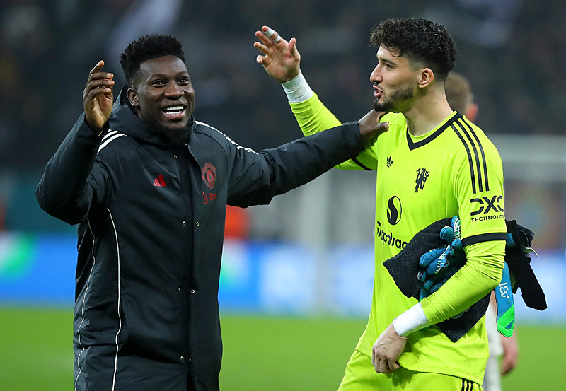 Altay Bayındır ve Andre Onana (REUTERS)