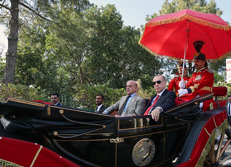 Başkan Erdoğan ve Pakistan Başbakanı Şahbaz Şerif (Fotoğraf: AA)