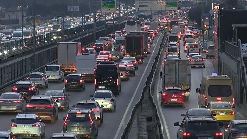 İstanbul'da trafik yoğunluğu yüzde 83'e ulaştı. (DHA)