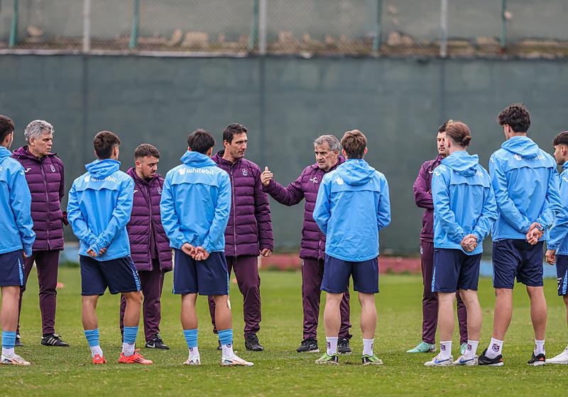Trabzonspor, Beşiktaş maçının hazırlıklarını sürdürdü. (AA)