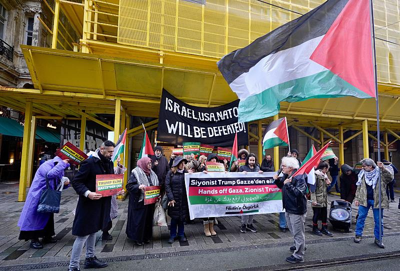ABD Başkanı Trump'ın Gazze planı İstanbul'da protesto edildi. (AA)