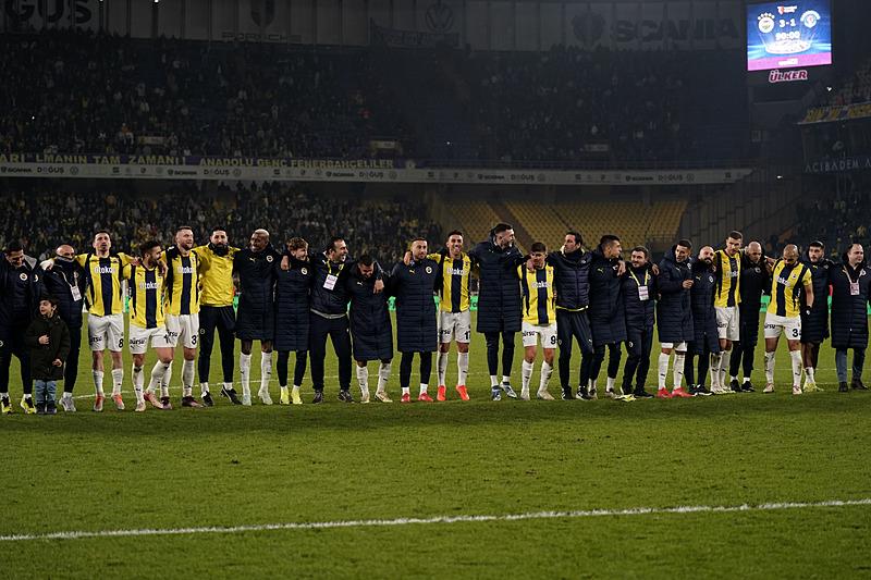 Başarılı pas istatistiğine göre Fenerbahçe'nin 357'ye 336 üstünlüğü bulunuyor. (İHA)