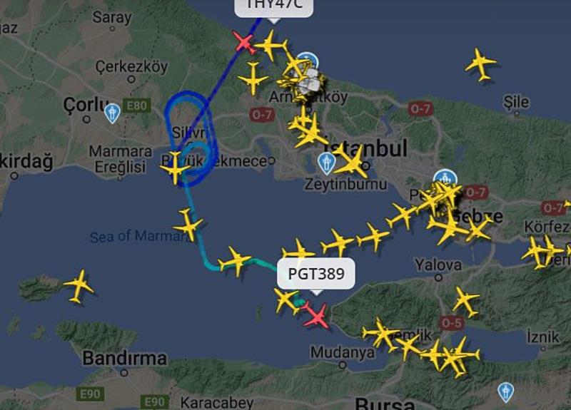 sabiha-gokcen-havalimaninda-hava-trafigine-kar-engeli-pilot-ile-kulenin-telsiz-konusmalari-ortaya-cikti-15-dak-1740069996148.jpeg İstanbul Sabiha Gökçen Havalimanı'nda etkili olan kar yağışı uçuşlarda aksamalara neden oldu. (DHA)