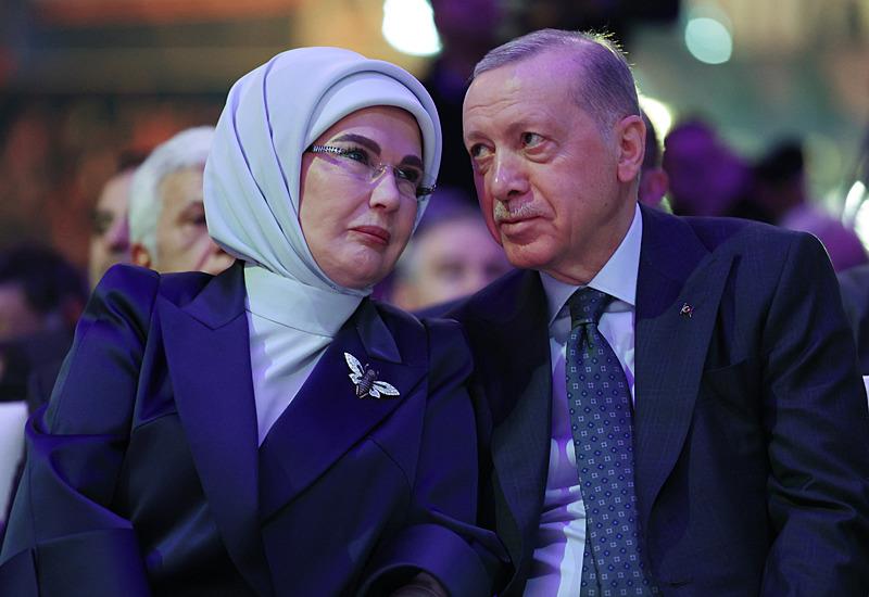 Başkan Recep Tayyip Erdoğan ve eşi Emine Erdoğan, AK Parti 8'inci Olağan Büyük Kongresi'nde (AA)