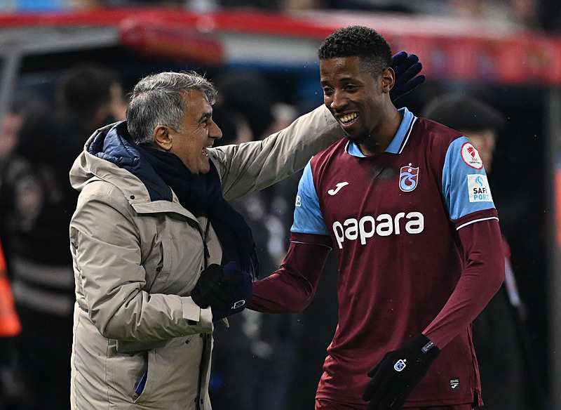 Şenol Güneş ve Simıon Banza (AA)