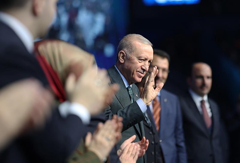 Başkan Erdoğan, AK Parti'nin 8. Olağan Büyük Kongresi'nde yeniden genel başkanlığa seçildi