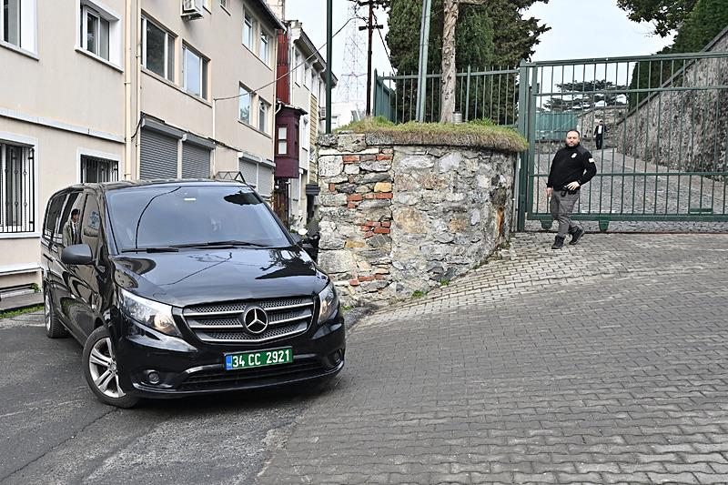 ABD ve Rusya arasında büyükelçiliklerin faaliyetlerini etkileyen hususların ele alınması üzerine yürütülen görüşme için Rus heyeti saat 09.50'de ABD'nin İstanbul Başkonsolosluğu rezidansına ulaştı, AA