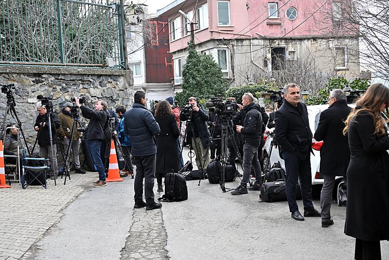 Rusya ve ABD heyetleri, iki ülke arasındaki ilişkilerin normalleştirilmesi kapsamında büyükelçilik faaliyetlerini ele almak üzere ABD'nin İstanbul Başkonsolosluğu rezidansında yaklaşık 6,5 saat süren görüşme gerçekleştirdi. Görüşmenin ardından Rus heyeti, ABD'nin İstanbul Başkonsolosluğu rezidansından ayrıldı. Toplantıya yerli ve yabancı basın mensupları yoğun ilgi gösterdi, AA